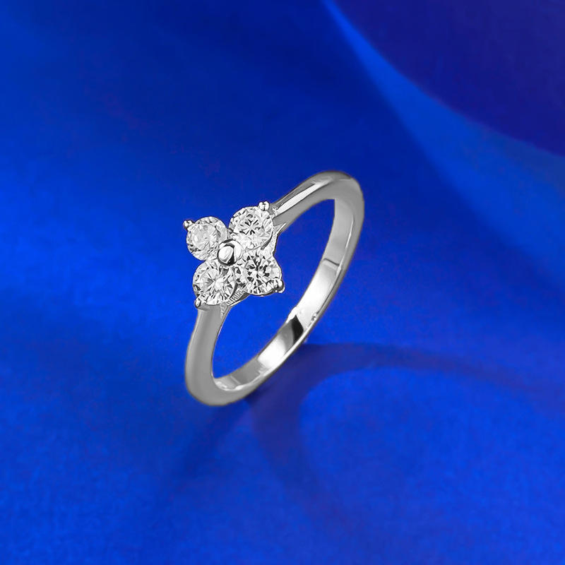R1493 platinum four-leaf clover ring
