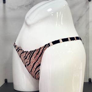 Women's Printed Underwear, Comfortable Low Waisted Side Loop Buckle T Pants Thong High-End Underwear Triangle Pants - Product Image 2