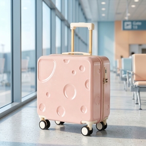Valise de voyage légère en PC de 18 pouces avec motif gaufré, port de chargement USB, porte-gobelet, serrure à combinaison et roulettes silencieuses à 360° - Product Image 1