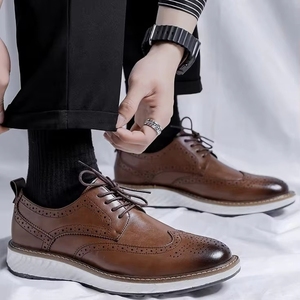 Chaussures montantes style britannique en patchwork marron, avec lanière en cuir huilé, rehaussantes et légères pour l'automne - Product Image 3