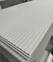 Panneau rainuré en MDF flexible avec apprêt blanc
