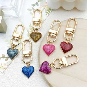 Lote de 6 Llaveros Metálicos en Forma de Corazón, Colgante Exquisito para Bolsos, Ideal para Mujeres y Niñas, Regalos para el Día de San Valentín - Product Image 2