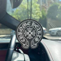 Meilleur prix forme de croix parfum de voiture accessoire de décoration logo personnalisé pendentif désodorisant de voiture en papier suspendu parfumé