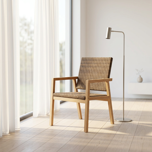 Chaise de jardin scandinave minimaliste en rotin avec structure en bois et pieds coniques, mobilier d'extérieur durable pour salon et salle à manger - Product Image 1