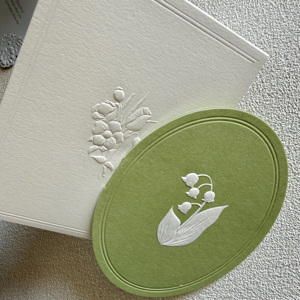 Enveloppe de mariage en papier kraft gaufré 3D personnalisée avec estampage à chaud personnalisé et impression offset - Product Image 1