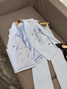 Completo da Ufficio Elegante da Donna di Alta Qualità con Blazer a Maniche Lunghe con Rever Classico Decorato con Perline e Piume e <span class=keywords><strong>Pantaloni</strong></span> Leggermente Svasati Due Pezzi - Product Image 5
