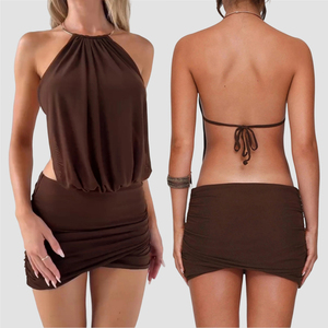 เดรสแฟชั่นผู้หญิงแบบผูกคอ พร้อมห่วงโลหะและดีเทลผูกด้านหลัง - เดรสสั้นรัดรูปโชว์หลังสุดเซ็กซี่ - Product Image 1