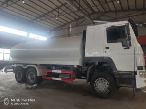 Nuevo Semirremolque Cisterna de Agua de 30000L, 6x4, 3 Ejes, para Transporte de Líquidos, Aceite, Gasolina y Combustible - Product Image 3