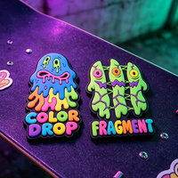 Nuevo Parche de Goma Suave de Dibujos Animados, Venta al por Mayor, Parches de Silicona con Letras Bonitas y Coloridas, Parches de PVC Personalizados con Diseño de Monstruo