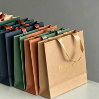 Tas Kertas Putih Daur Ulang Merek Kustom Permukaan Matte Mewah Ringan Kapasitas Maksimal 6-9kg untuk Parfum Pakaian Hadiah Keranjang Hadiah