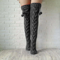 Chaussettes pour femmes en tricot épais, style extra-long, avec pompons moelleux, au-dessus du genou, best-seller de l'hiver, pour la vente transfrontalière