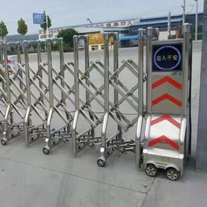 Porte automatique rétractable électrique moderne en acier inoxydable 304 et alliage d'aluminium <span class=keywords><strong>RENPU</strong></span>, portail pliant avec télécommande pour cour - Product Image 2