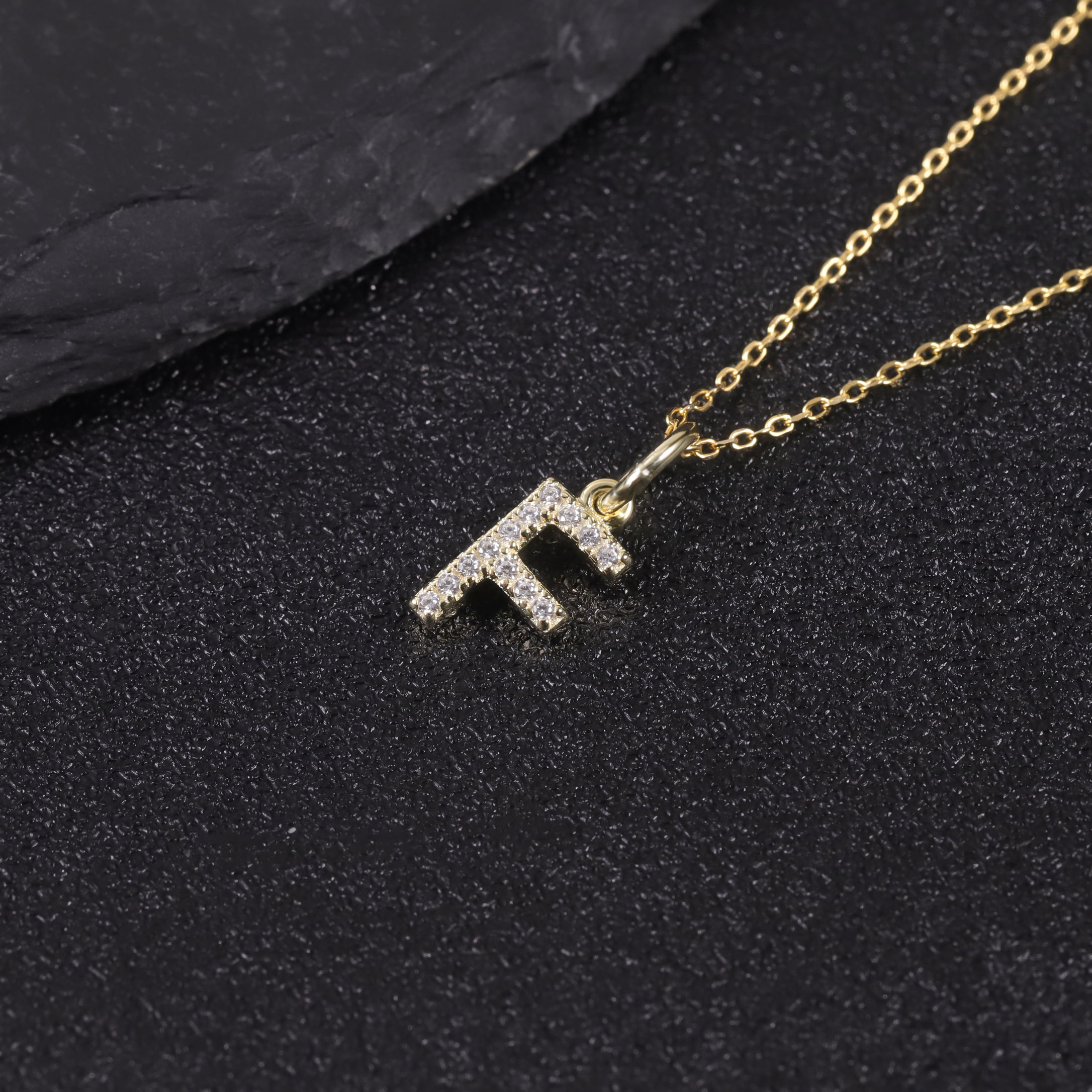 Collier avec pendentif en diamant A-Z avec nom initial
