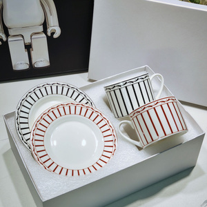 Taza y Platillo de Porcelana para Té de la Tarde o Café, Estilo Inglés con Líneas Negras y Rojas, Taza para Leche - Product Image 3