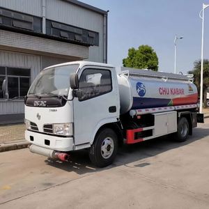 Camion-citerne à carburant CLW 4x2 5000 litres, citerne à carburant de 5 m³, mini-citerne de livraison de carburant - Product Image 3
