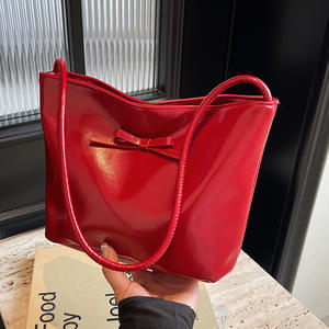 Sac fourre-tout en cuir verni multicolore avec décoration d'arc, doux et polyvalent - Product Image 4