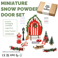 Kit de Décoration de Noël Miniature Scène Porte d'Elfe avec Poudre de Neige, Jouet en Résine, Bois et Plastique, Traîneau, Couronne, Bonhomme de Neige, Arbre et Lampe