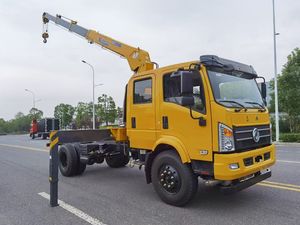 Grúa Montada en Camión Dongfeng 4x2 |   Elevador Telescópico Quancai de Doble Cabina 3-7T Huade con Altura de Elevación de 10m y Alta Eficiencia - Product Image 3