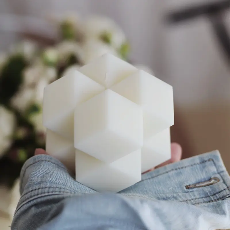Pingleboole幾何学的なルービックキューブの香りのキャンドル高級ヨーロピアンスタイルのキャンドル誕生日の結婚式のギフト