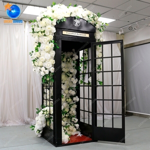 Toile de fond de mariage décoration de scène cabine <span class=keywords><strong>téléphonique</strong></span> icory LFB1646-8 cabine <span class=keywords><strong>téléphonique</strong></span> blanche extérieure avec guirlande de fleurs babybreath - Product Image 5