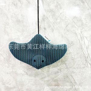 Outil de nettoyage de piscine extérieure en éponge PU, style poisson volant, absorbant les débris - Product Image 1