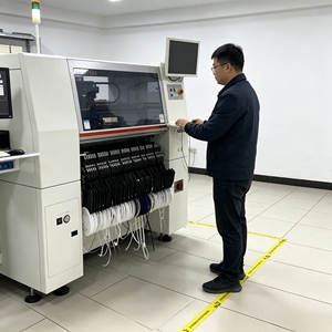 SM485ที่ใช้บวกกับการเลือกและวางเครื่อง SMT ความเร็วสูงชิป mounter PCB สายการประกอบ SMT - Product Image 4