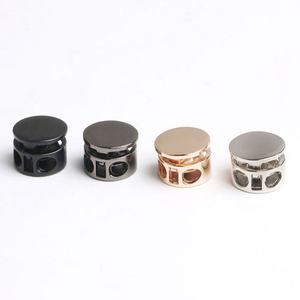 Botón de ajuste elástico cilíndrico de metal con resorte para chaqueta, accesorio de ropa con hebilla de cuerda de aleación de tamaño personalizado - Product Image 3