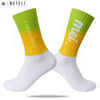 MCYCLE Chaussettes de sport aérodynamique à séchage rapide avec logo personnalisé Chaussettes de vélo respirantes et antibactériennes Impression OEM pour chaussettes de cyclisme
