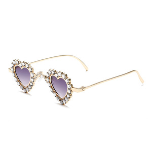 Lunettes de soleil en forme de cœur avec strass, monture en métal doré, protection UV400, lunettes de soleil tendance pour femmes, type 3 verres, matériau PC - Product Image 5
