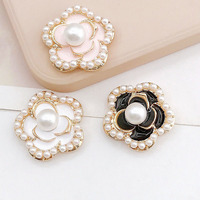 Fleur de perles en grappe multicouche avec perles de rocaille pour sabots d'été perforés et ornements anti-poussière pour téléphones portables