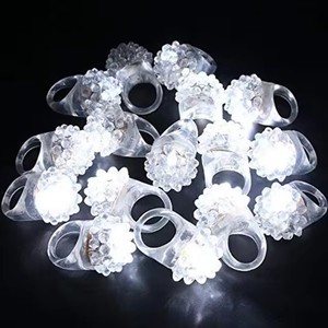 Anillo LED blanco con luz de goma suave intermitente anillos con baches Rave boda fiesta juguetes luminosos que brillan en la oscuridad - Product Image 1