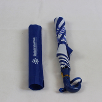 Parapluie promotionnel moderne à ouverture automatique, pliable en 2, avec poignée en J, en polyester bleu et blanc, personnalisable avec logo, idéal pour cadeaux d'affaires