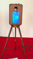 Cabina de Fotos para iPad de Madera de Doble Cara con Pantalla Táctil de 18.5 Pulgadas y Flash Integrado para Alquiler en Eventos y Exposiciones