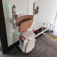 L'installation de rampes d'accès et d'ascenseurs domestiques pour les personnes à mobilité réduite est pratique