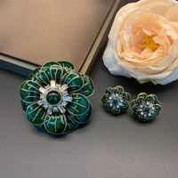 Set Perhiasan Bros dan Anting TIANSHE Fashion Mewah Vintage Hijau Motif Bunga Tanaman dengan Teknik Drip Oil, Pin Elegan dan Berkelas
