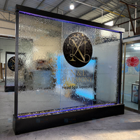 Fontaine cascade contemporaine intérieure personnalisée avec logo de l'entreprise mur d'eau en verre de l'hôtel Spa pour restaurant et centre commercial