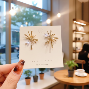 Vendita calda Trending stile coreano Set orecchini a Clip in oro perla strass da donna per regalo - Product Image 3