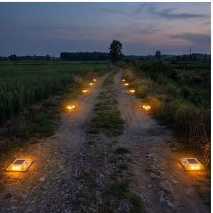 Borne lumineuse LED solaire en aluminium à profil bas avec marqueur réfléchissant intégré pour la délimitation des bords de routes urbaines - Product Image 2