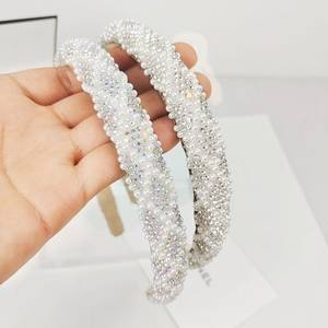 Serre-tête de mariée de luxe large en perles blanches élégantes pour femme - Product Image 4