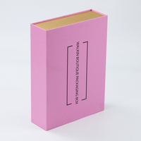 Caja de Regalo Rígida de Lujo con Tapa Rosa en Contraste, Base Dorada, Forro Interior Dorado, Estructura de Cartón Duro Completamente Envuelto