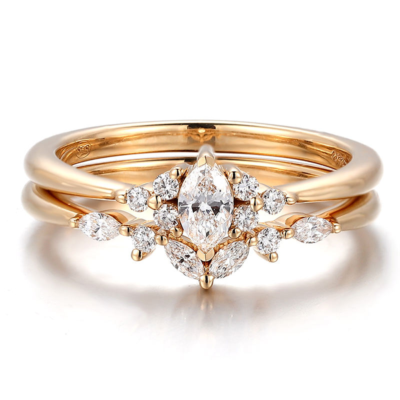 Anillo de oro amarillo de 18 quilates con diamantes de laboratorio