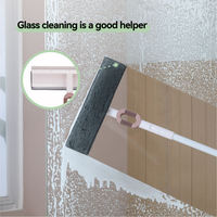 Nettoyeur de vitres multi-usages à double tête avec tige sectionnelle démontable pour le nettoyage en profondeur des taches sur miroirs, portes de balcon et vitres.