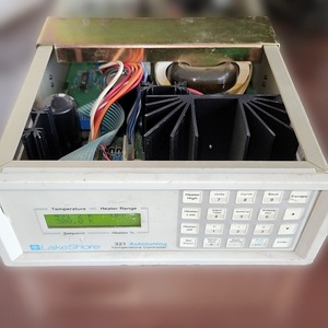Controlador de Temperatura con Autoajuste LakeShore 321, Equipo de Control Industrial - Product Image 3