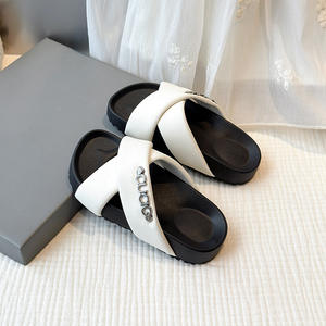 Claquettes Enfants Mode Européenne Américaine Sandales Claquettes Tendances pour Garçons et Filles Chaussures de Plage d'Été - Product Image 6