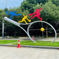 Décoration de grand jardin extérieur sculpture en fibre de verre personnage cycliste statue personnalisée thème du Festival sculpture géante en résine