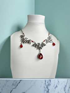 Collar con Colgante de Murciélago de Estilo Gótico con Forma de Animal de Aleación con Cadena, Regalo de Aniversario Moderno para Mujer, Piedra Principal de Circonita - Product Image 2