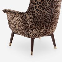 Chaise à oreilles à dossier haut de marque de luxe italienne avec tissu léopard Design minimaliste élégant fait à la main pour les meubles de salon à la maison