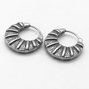 Pendientes de aro minimalistas étnicos y únicos, diseño geométrico de acero de titanio, forma de media luna, joyería de acero inoxidable 316 - Product Image 5