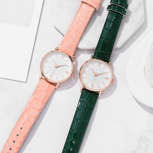 Nouvelles montres, montres ciel étoilé, vente en gros pour femmes, articles phares, diffusion en direct, bracelet entièrement serti de diamants, petite montre verte d'usine - Product Image 3