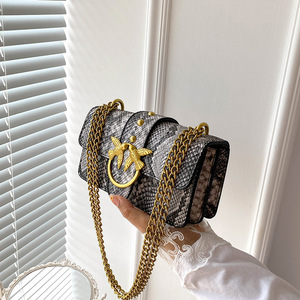 Nouveau <span class=keywords><strong>Sac</strong></span> à Bandoulière en <span class=keywords><strong>Cuir</strong></span> PU à Motif Serpent avec Détail Chaîne et Fermeture Éclair pour Usage Quotidien – Meilleure Vente - Product Image 2